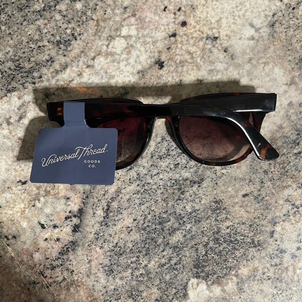Universal Thread Tortoise Shell Sunglasses - Picture 2 of 4